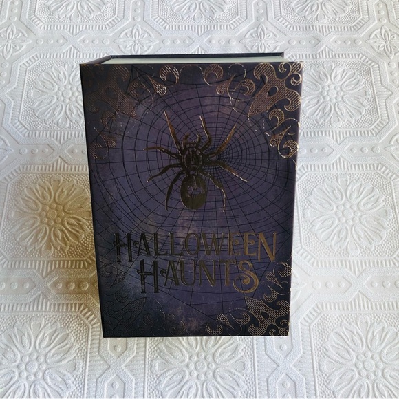 Halloween Haunts Book Storage - Picture 12 of 15